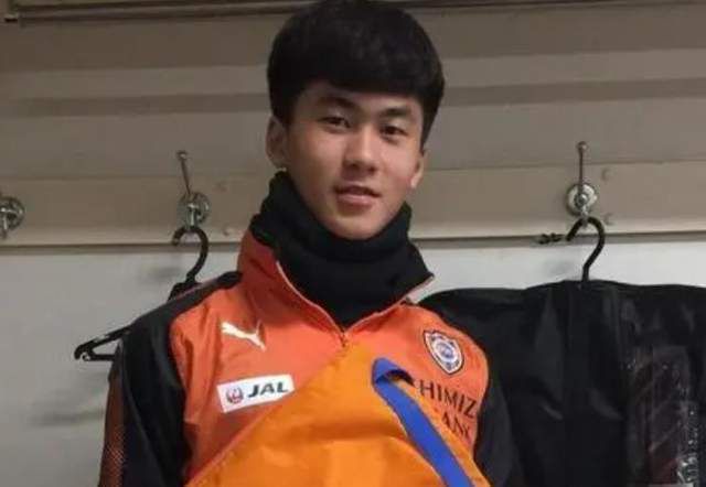 叶辰眼见这些长辈一个个都红了双眼，他感觉自己的眼睛里也蒙上了一层雾气。